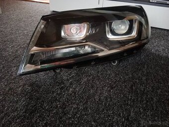 Světlomet VW Touareg  v krásném stavu