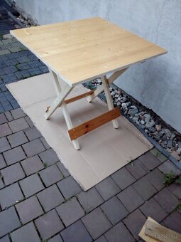 Prodám skládací stůl ze dřeva 75x80