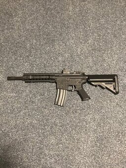 Airsoftová zbraň CYMA M4