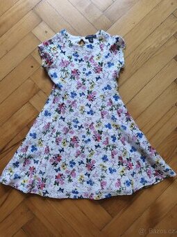 Krásné dívčí šaty 122