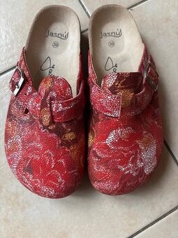 Pantofle s plnou špičkou velikost 38