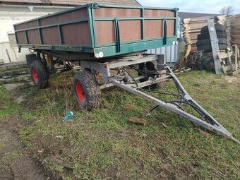 Traktorový přívěs