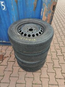 Octavia letni pneu s diskem 4ks 195/65 R15. a 500kc