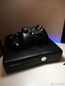 Zachovalý Xbox 360 se 2 Ovladači