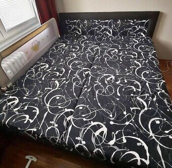 Starší dvoulůžková postel 180x200 s úl. prostorem