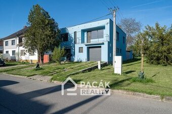 Prodej zajímavě architektonicky řešeného rodinného domu v Tl