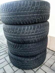 Pneu NOKIAN Dacia Duster 215/65/16 - 1