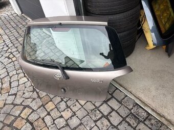 Toyota yaris 99-05 - zadní víko kufru