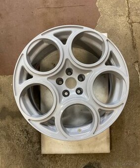 Prodám ALU kola Alfa Romeo GTA 17" – jako nová