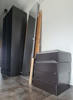 577 - 2x šatní skříně s dveřmi se zrcadly IKEA VIKEDAL