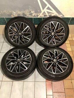 Alu kola Škoda R17 5X112 LETNÍ PNEU 205/55 R17 OCTAVIA IV