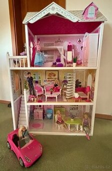 Dřevěný domeček pro panenky Barbie