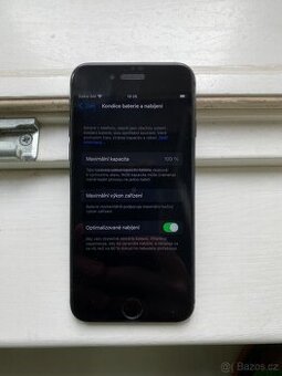 iPhone 8 64GB, černý