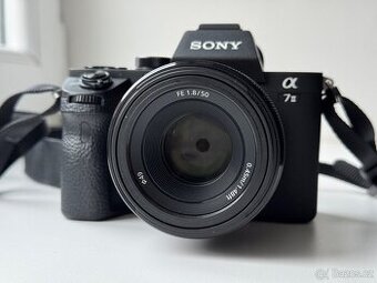 Foťák Sony Alpha A7 II + FE 50 mm f/1,8 + příslušenství