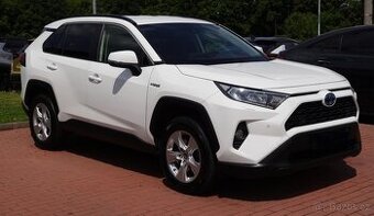 Toyota RAV4 Hybrid 4x4 2021 výbava Active s paketem Bussines