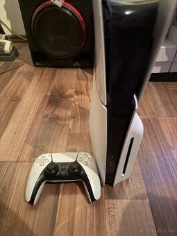 PlayStation 5 Slim s Mechanikou a Ovladačem – TOP STAV