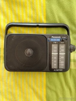 Panasonic RF-2400 přenosné rádio