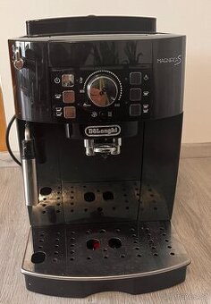 Automatický kávovar De'Longhi Magnifica S Ecam 22.112 B čer