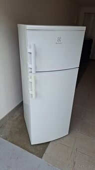 Lednička kombinovaná electrolux výška 140 cm výborný stav