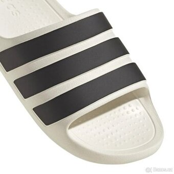 Pantofle Adidas Adilette Flow šedobílá - NOVÉ