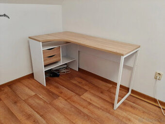 Dětský pracovní stůl