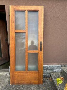 Dřevěné dubové dveře