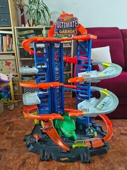 Garáž Hot wheels city s T Rex a 5 autíček