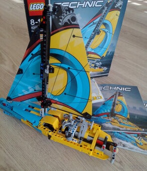 LEGO Technic 42074 Závodní jachta, 2v1