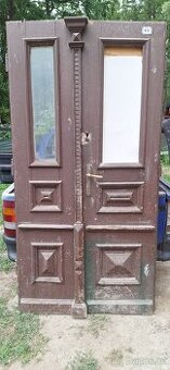Staré vchodové dveře