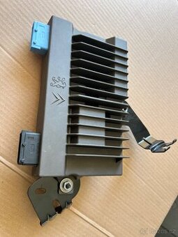 Original Denon zesilovač pro Peugeot Amp Mux 4 ch