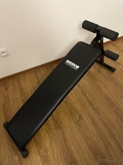 Šikmá posilovací lavice