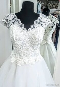 44-46 KRAJKOVÉ svatební šaty NATALI