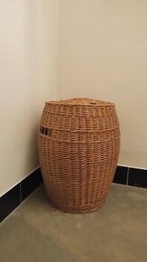 Proutěný prádelní koš