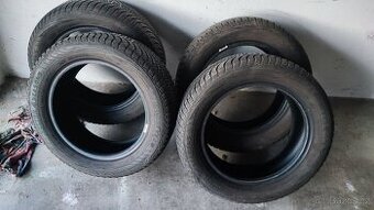 Celoroční pneu 185/60/15  Goodyear Vector 4Seasons