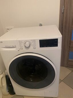 LG pračka se sušičkou 7/4 kg – Direct Drive, plně funkční