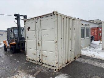 K opravě kontejner 3m délky / plechová bouda