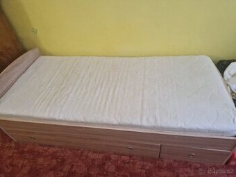 Jednolůžková postel