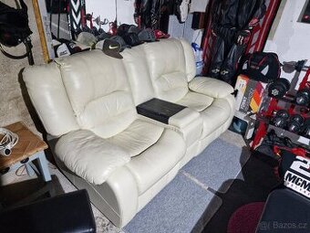 Polohovací kožené dvou kreslo.