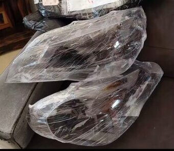 PRODÁM KRYTY PŘEDNÍCH SVĚTLOMETŮ BMW X5 E70