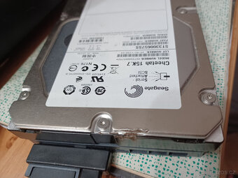 prodám pevné disky SAS Seagate Cheetah 15K.7 300GB 3.5" HDD