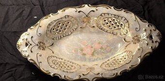 Porcelánová mísa,prořezávané vzory ,zlacené linie