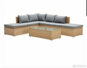 Ratanový zahradní stůl