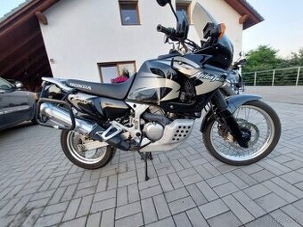 Honda Africa Twin RD07 XRV750