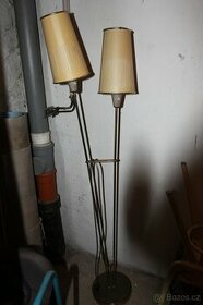 stará stojací retro lampa