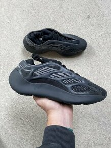 Yeezy 700 v3 black - 42