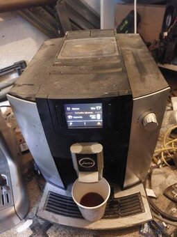 Kávovar Jura E6 - 1