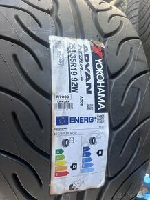 Yokohama ADVAN NEOVA ad08RS 2022
