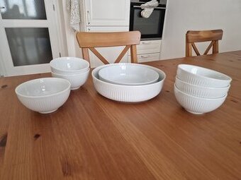 sada porcelánových misek