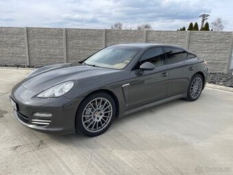 Porsche Panamera 4S 4.8i V8. 294kw