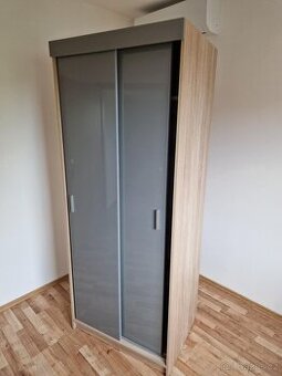 Šatní skříň. H 60 x V 200 x Š 80